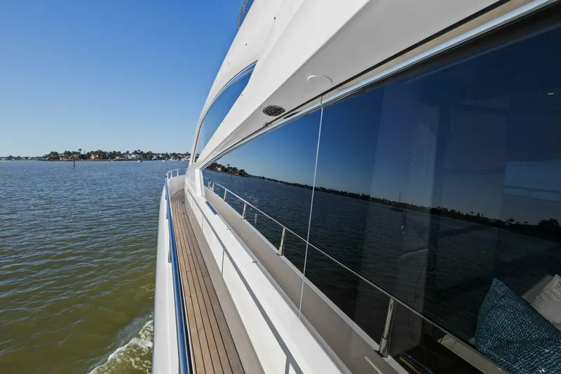 Slide: The Image of Sunseeker 73 Manhattan 2013 - 31