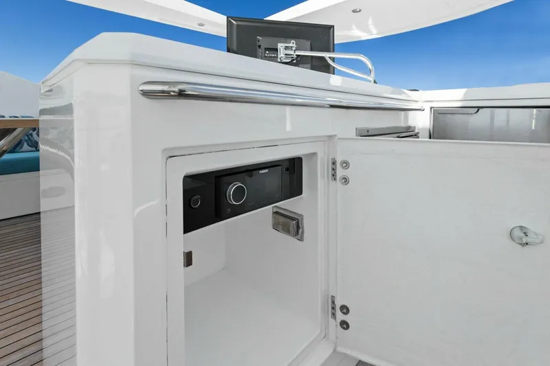 Slide: The Image of Sunseeker 73 Manhattan 2013 - 44
