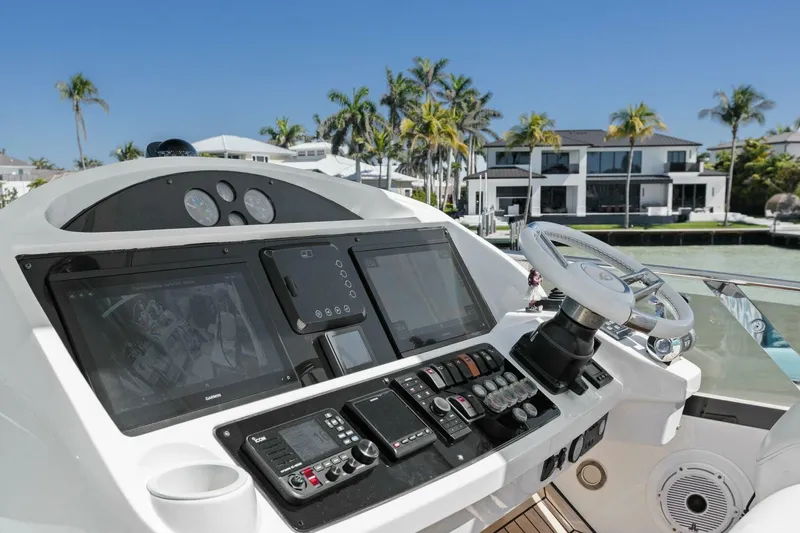 Slide: The Image of Sunseeker 73 Manhattan 2013 - 47