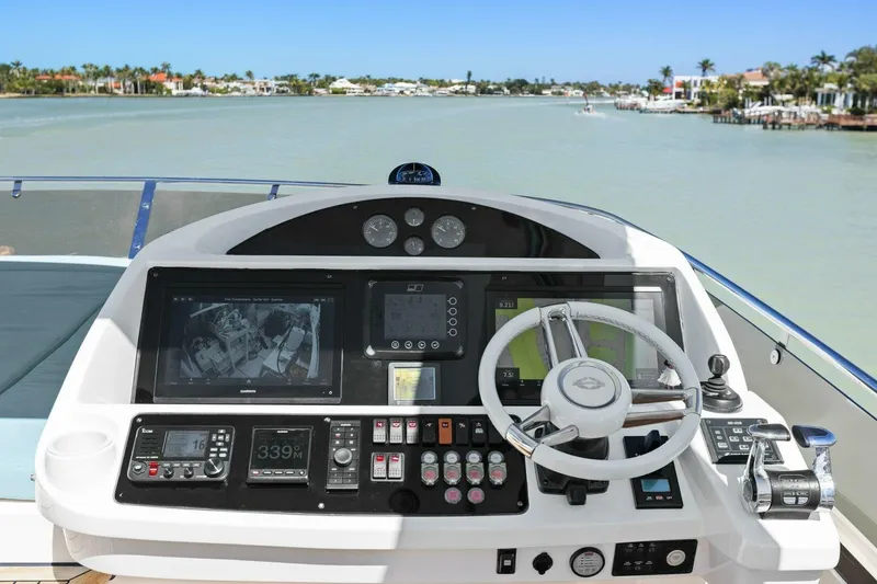 Slide: The Image of Sunseeker 73 Manhattan 2013 - 48