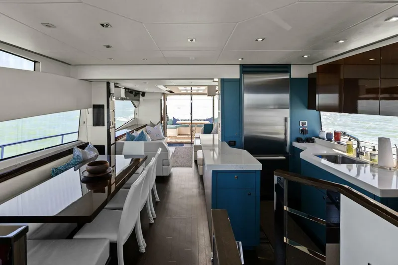 Slide: The Image of Sunseeker 73 Manhattan 2013 - 49