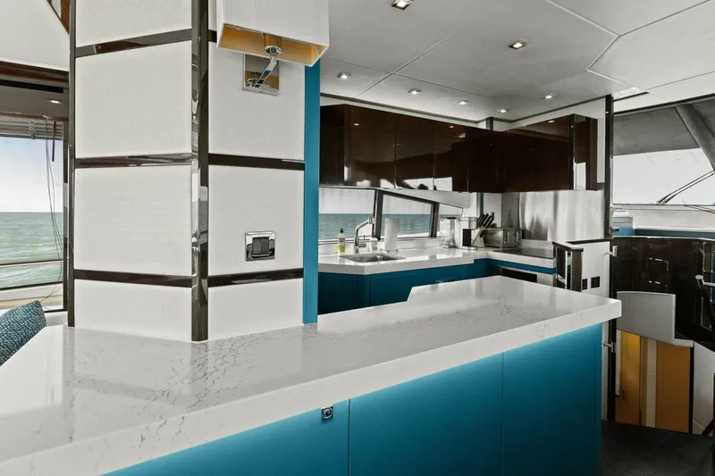 Slide: The Image of Sunseeker 73 Manhattan 2013 - 61