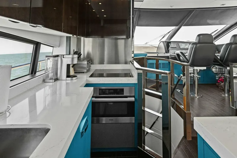 Slide: The Image of Sunseeker 73 Manhattan 2013 - 64