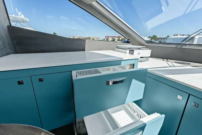 Slide: The Image of Sunseeker 73 Manhattan 2013 - 66