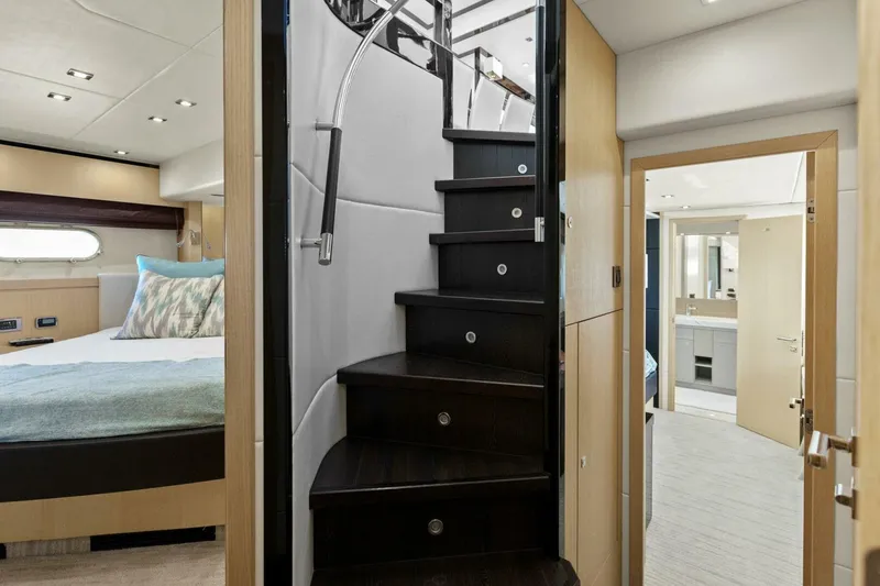 Slide: The Image of Sunseeker 73 Manhattan 2013 - 75
