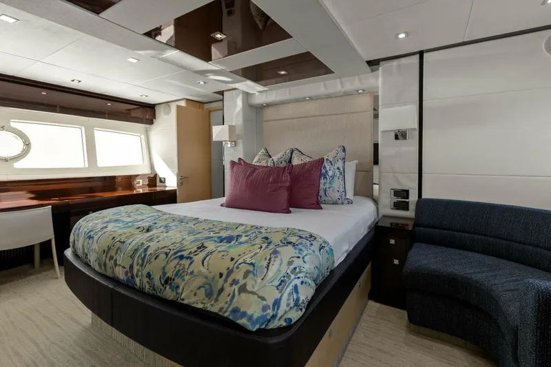 Slide: The Image of Sunseeker 73 Manhattan 2013 - 76