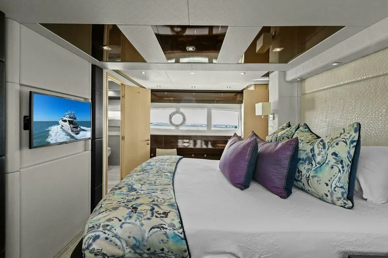 Slide: The Image of Sunseeker 73 Manhattan 2013 - 77