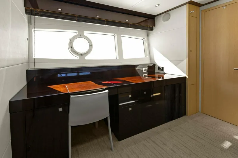 Slide: The Image of Sunseeker 73 Manhattan 2013 - 84