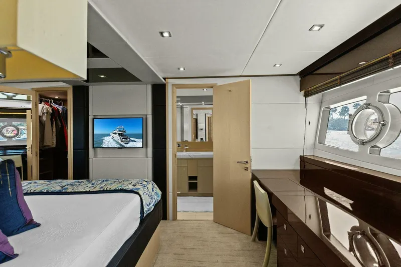 Slide: The Image of Sunseeker 73 Manhattan 2013 - 87