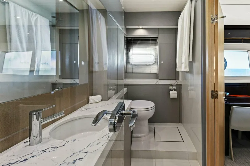 Slide: The Image of Sunseeker 73 Manhattan 2013 - 89