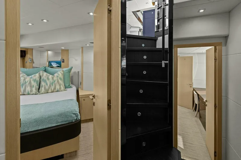 Slide: The Image of Sunseeker 73 Manhattan 2013 - 94
