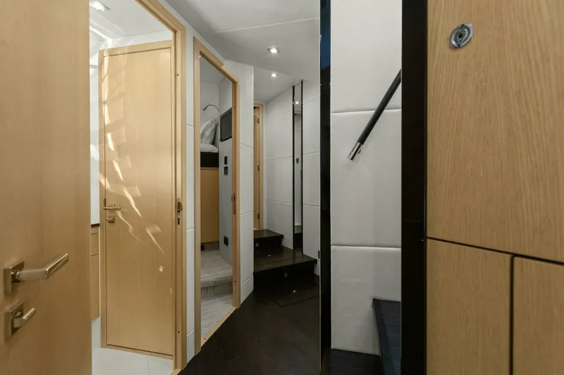 Slide: The Image of Sunseeker 73 Manhattan 2013 - 95