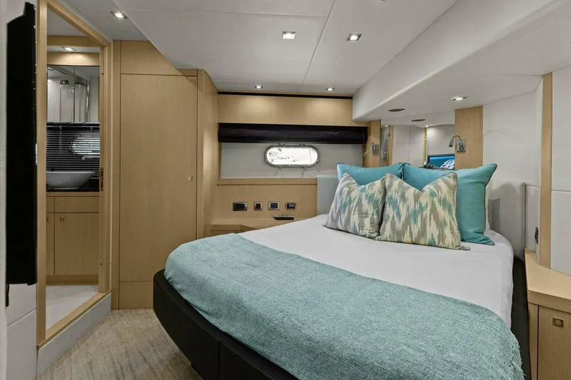 Slide: The Image of Sunseeker 73 Manhattan 2013 - 96