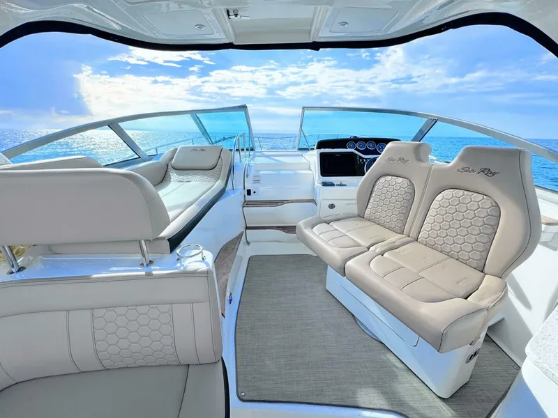 Slide: The Image of Sea Ray 350 Sundancer 2019 - 13