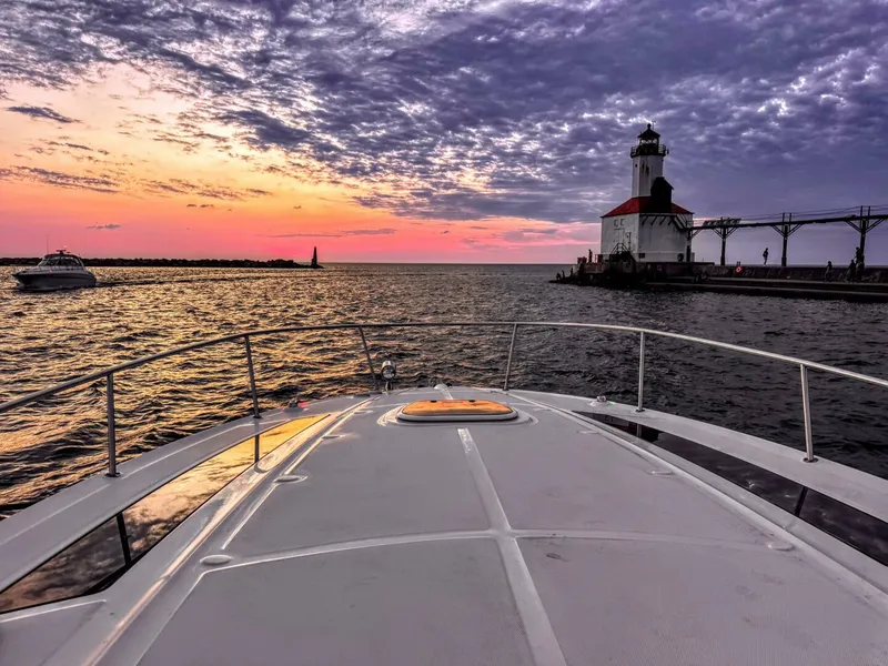 Slide: The Image of Sea Ray 350 Sundancer 2019 - 15