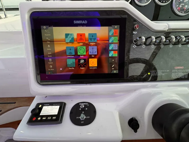Slide: The Image of Sea Ray 350 Sundancer 2019 - 16