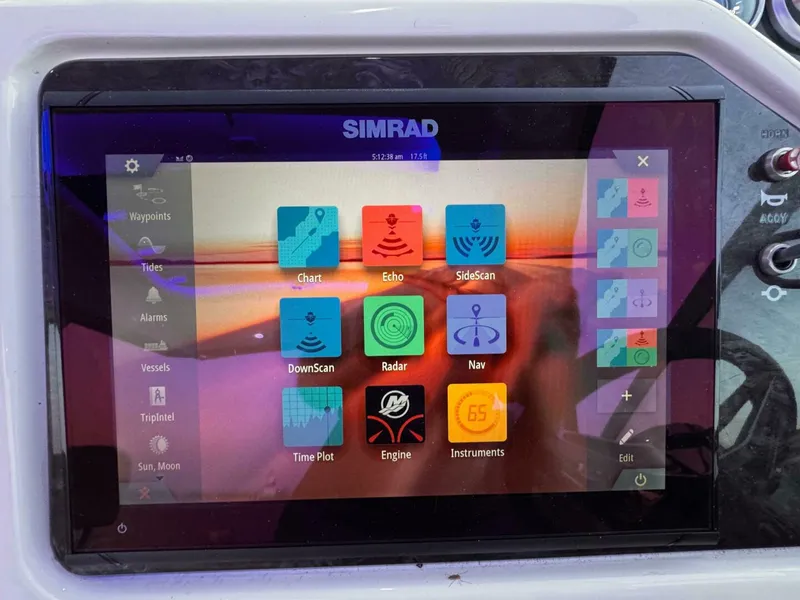 Slide: The Image of Sea Ray 350 Sundancer 2019 - 17