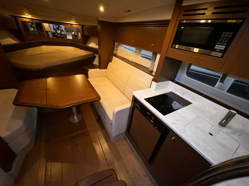 Slide: The Image of Sea Ray 350 Sundancer 2019 - 18