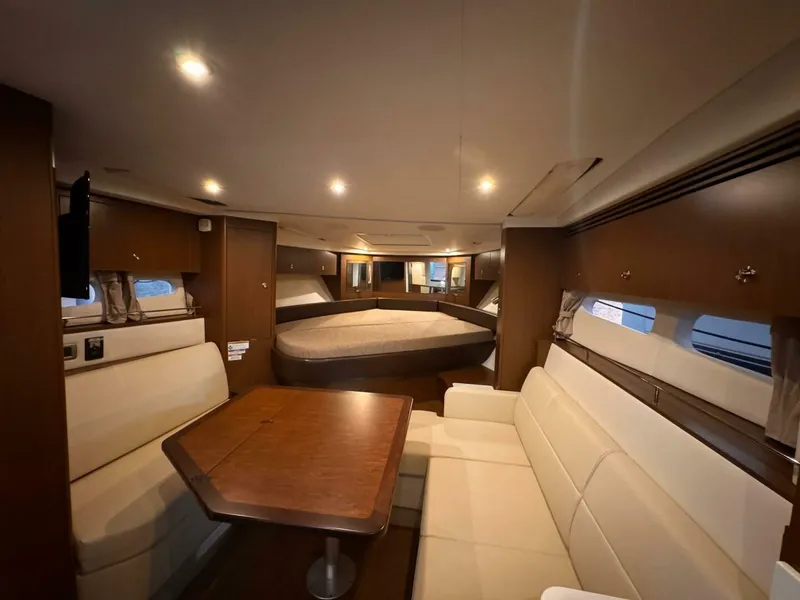 Slide: The Image of Sea Ray 350 Sundancer 2019 - 20