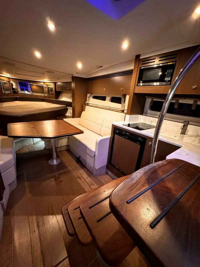 Slide: The Image of Sea Ray 350 Sundancer 2019 - 23