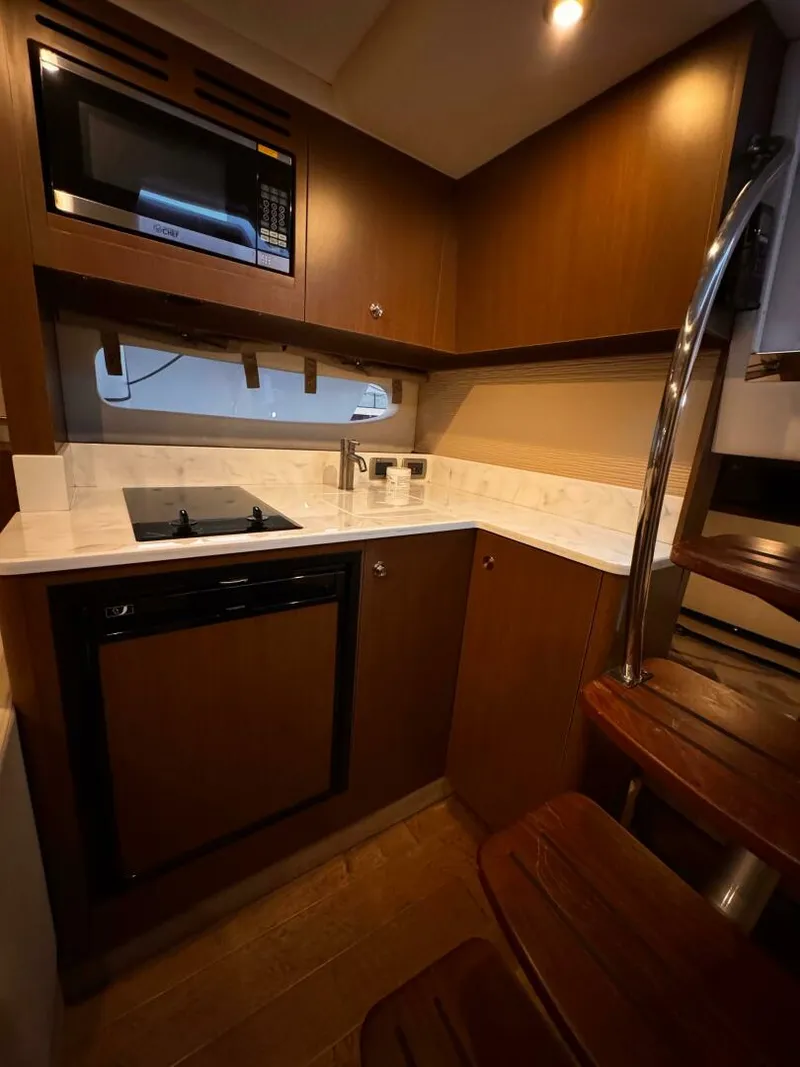 Slide: The Image of Sea Ray 350 Sundancer 2019 - 24