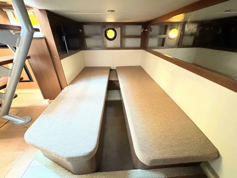Slide: The Image of Sea Ray 350 Sundancer 2019 - 25