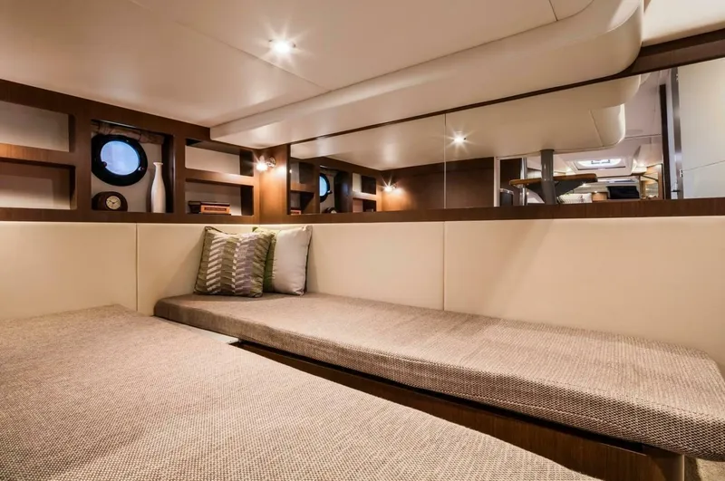 Slide: The Image of Sea Ray 350 Sundancer 2019 - 27