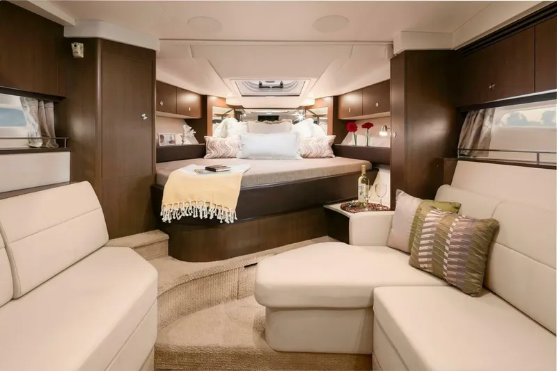 Slide: The Image of Sea Ray 350 Sundancer 2019 - 33