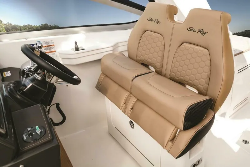 Slide: The Image of Sea Ray 350 Sundancer 2019 - 9