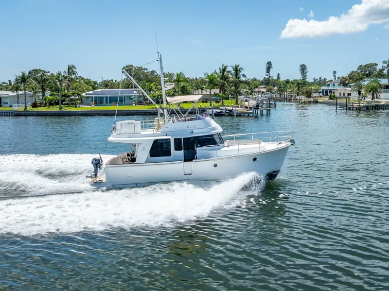 Slide: The Image of Beneteau Swift Trawler 34 2015 - 13