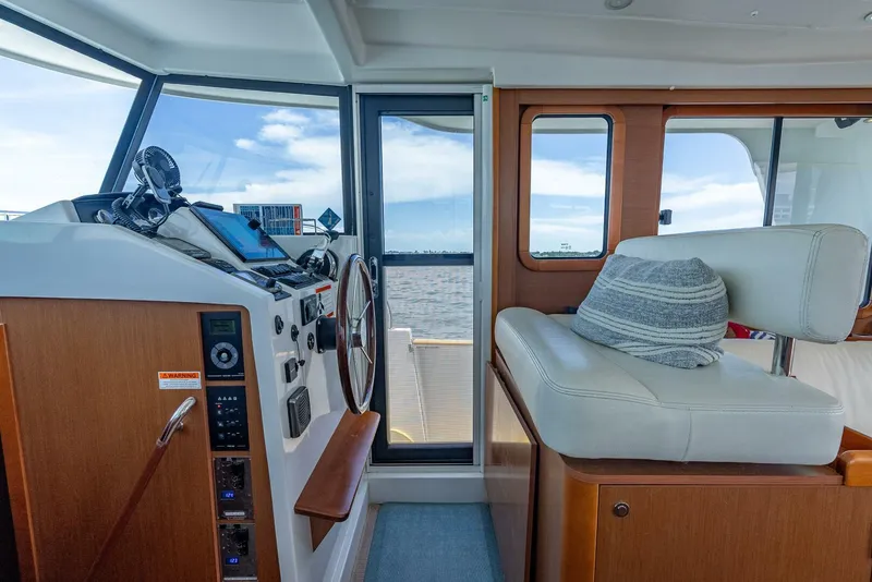 Slide: The Image of Beneteau Swift Trawler 34 2015 - 33