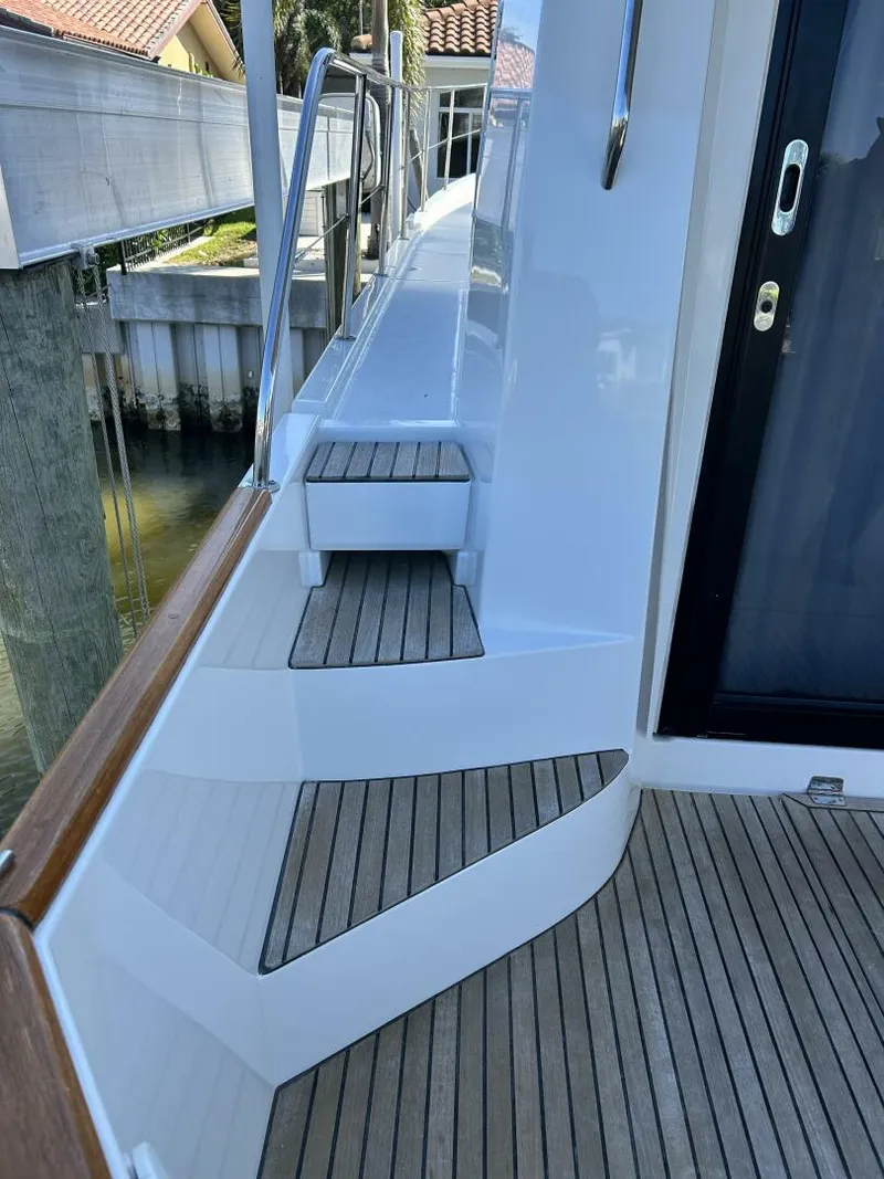 Slide: The Image of Beneteau Swift Trawler 34 2015 - 81