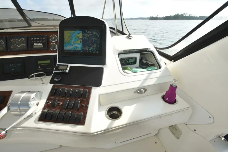 Slide: The Image of Sea Ray 480 Sedan Bridge 2000 - 11