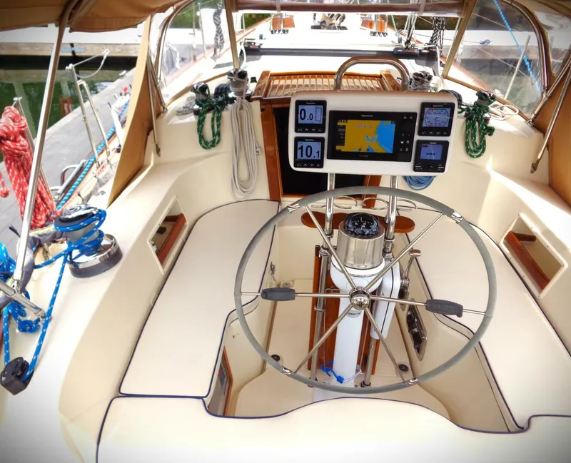 Slide: The Image of Pacific Seacraft 40 2005 - 16