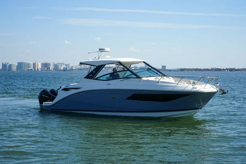 The Image of Sea Ray 320 Sundancer Outboard 2023 - 0