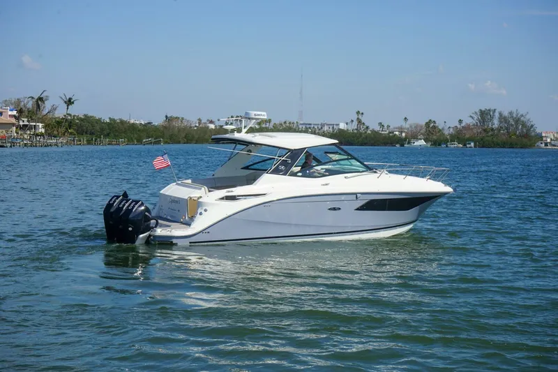 Slide: The Image of Sea Ray 320 Sundancer Outboard 2023 - 2