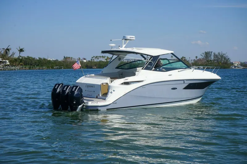 Slide: The Image of Sea Ray 320 Sundancer Outboard 2023 - 3