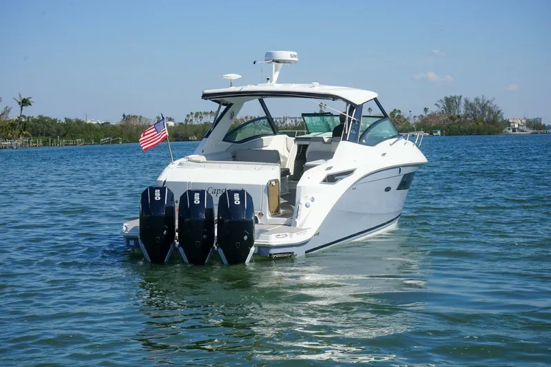 Slide: The Image of Sea Ray 320 Sundancer Outboard 2023 - 4