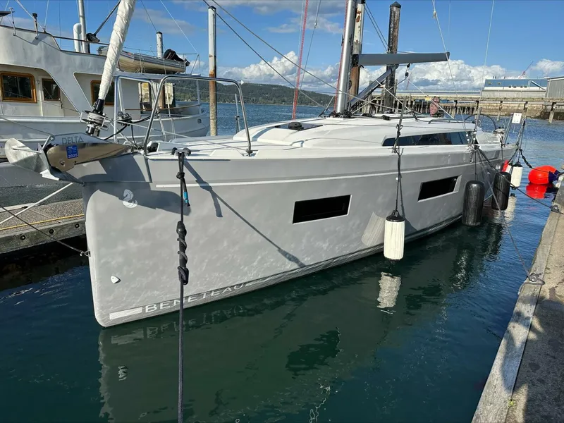 Slide: The Image of Beneteau Oceanis 34.1 2023 - 11