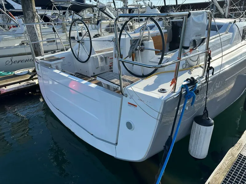 Slide: The Image of Beneteau Oceanis 34.1 2023 - 12