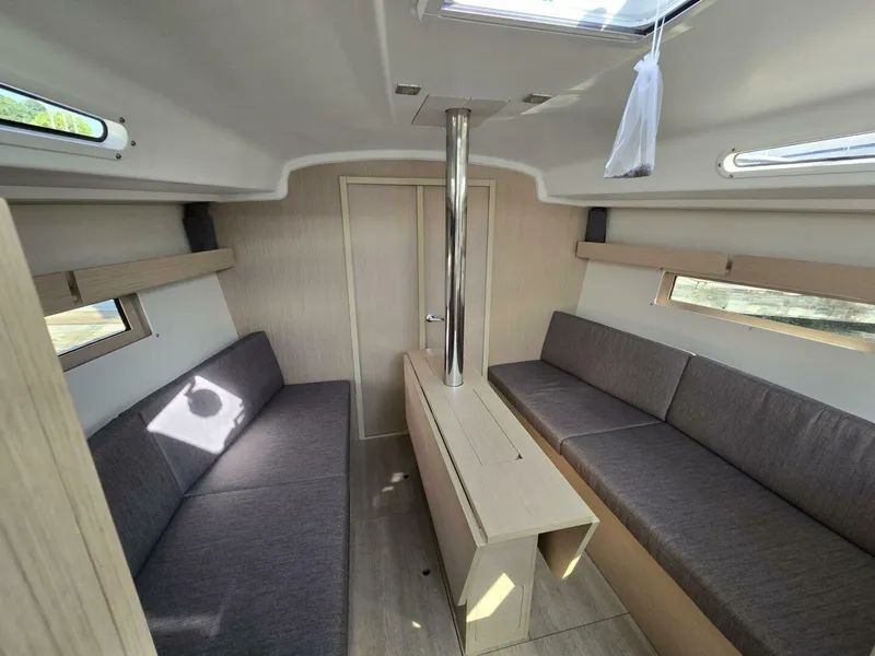 Slide: The Image of Beneteau Oceanis 34.1 2023 - 2