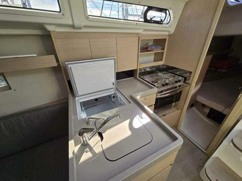 Slide: The Image of Beneteau Oceanis 34.1 2023 - 3