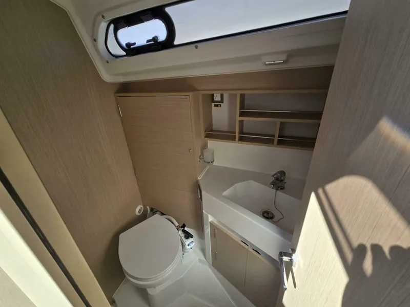 Slide: The Image of Beneteau Oceanis 34.1 2023 - 6
