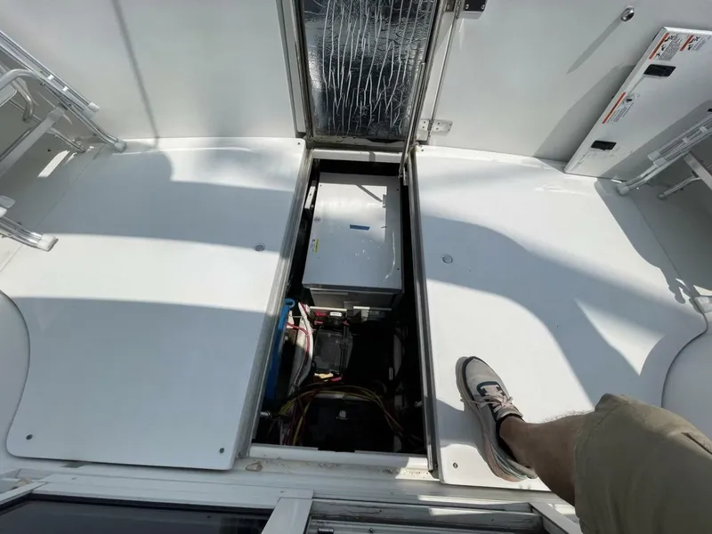 Slide: The Image of Carver Yachts 36 Mariner 2006 - 14