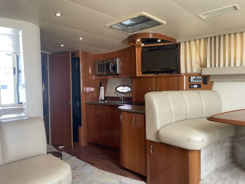 Slide: The Image of Carver Yachts 36 Mariner 2006 - 21