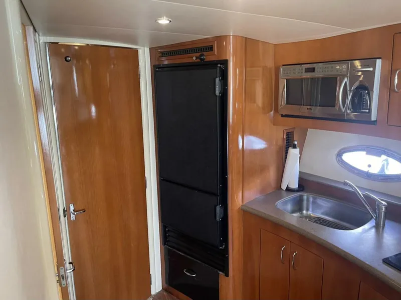 Slide: The Image of Carver Yachts 36 Mariner 2006 - 22