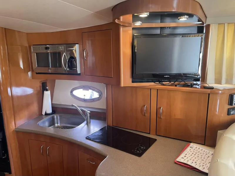 Slide: The Image of Carver Yachts 36 Mariner 2006 - 23