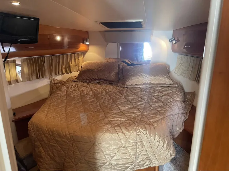 Slide: The Image of Carver Yachts 36 Mariner 2006 - 24