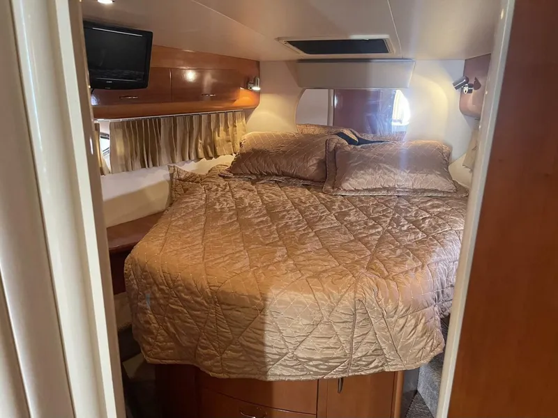 Slide: The Image of Carver Yachts 36 Mariner 2006 - 25