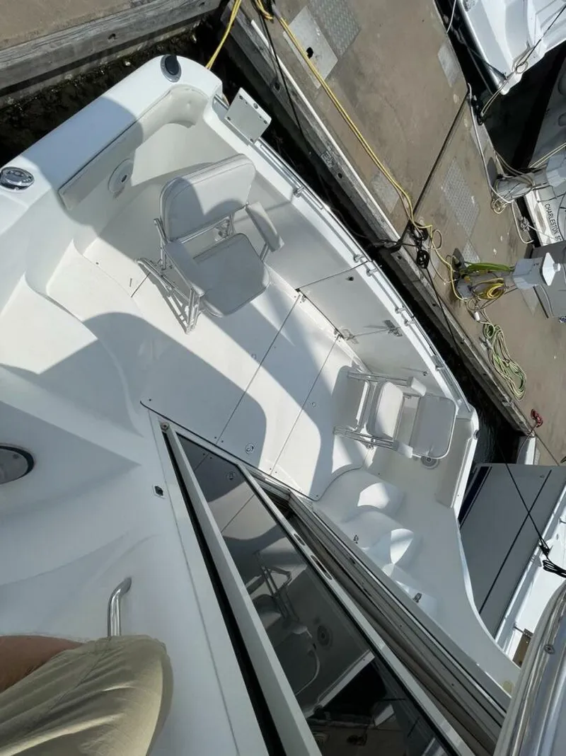 Slide: The Image of Carver Yachts 36 Mariner 2006 - 57